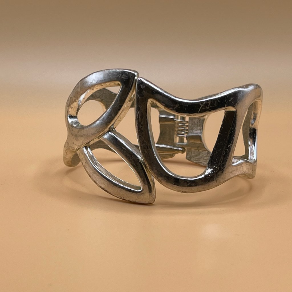 Br47- Silver Hinged Bracelet